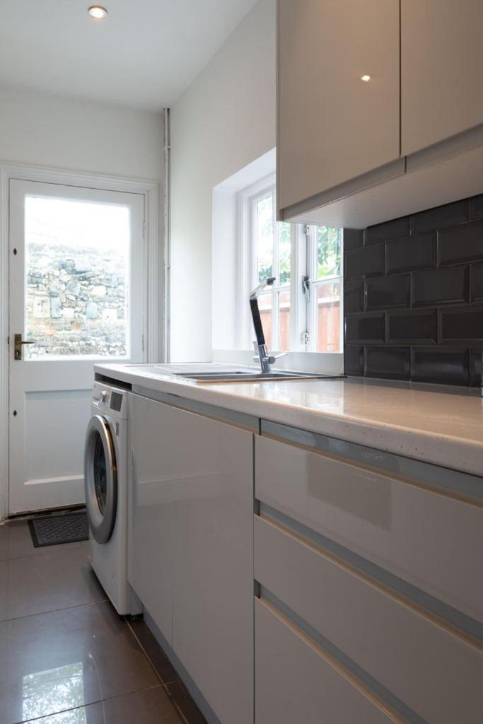 Stylish & Spacious City Centre 3-Bedroom Townhouse - Sleeps 6 Canterbury Esterno foto